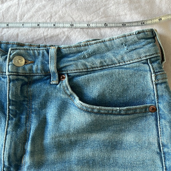 EUC H&M High Rise Denim 2” Inseam Shorts - Picture 4 of 6